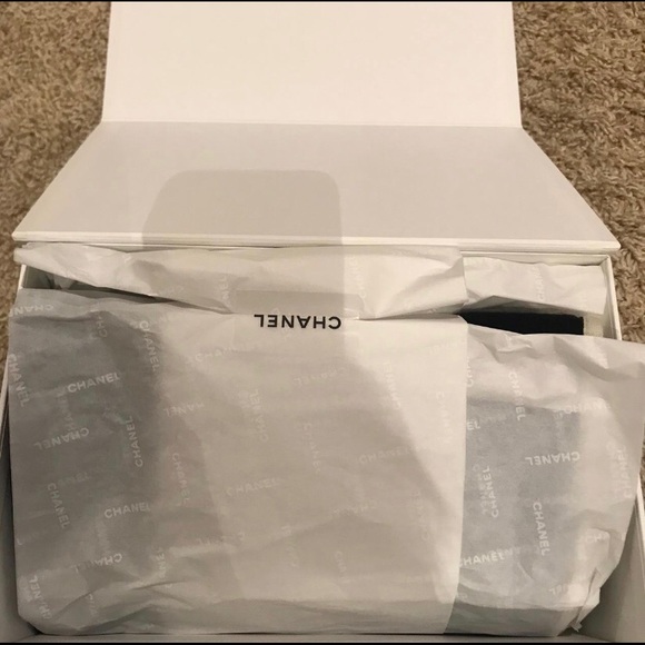 CHANEL BLACK/IVORY CC LOGO  stole/shawl/scarf/wrap - Picture 6 of 8